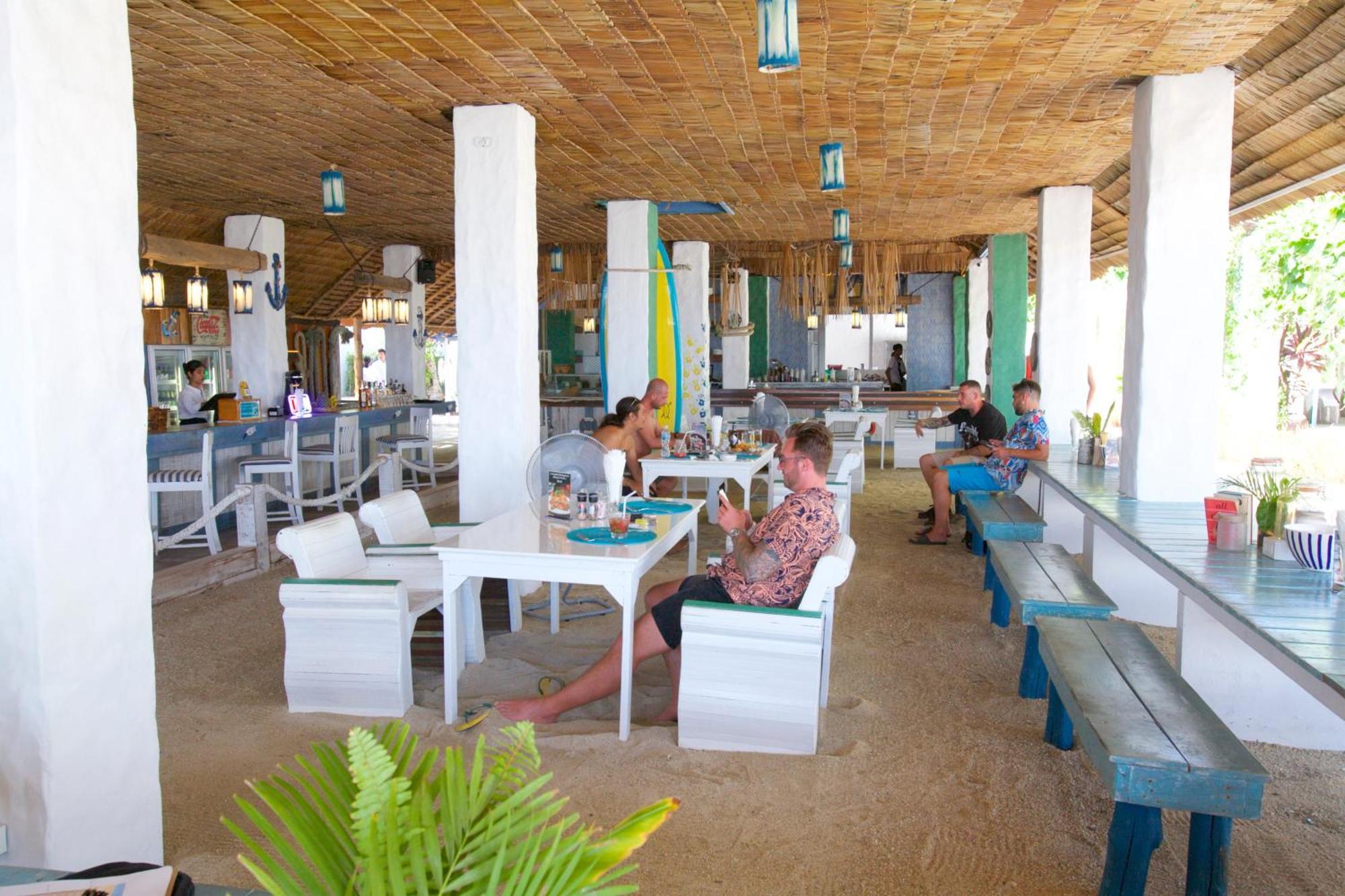 Lime N Soda Beachfront Resort Тонгсала Екстериор снимка